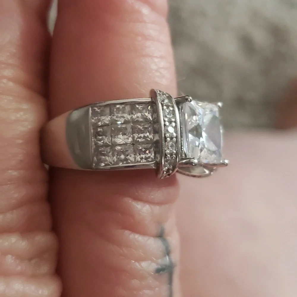 Ring - Picture 2 of 6